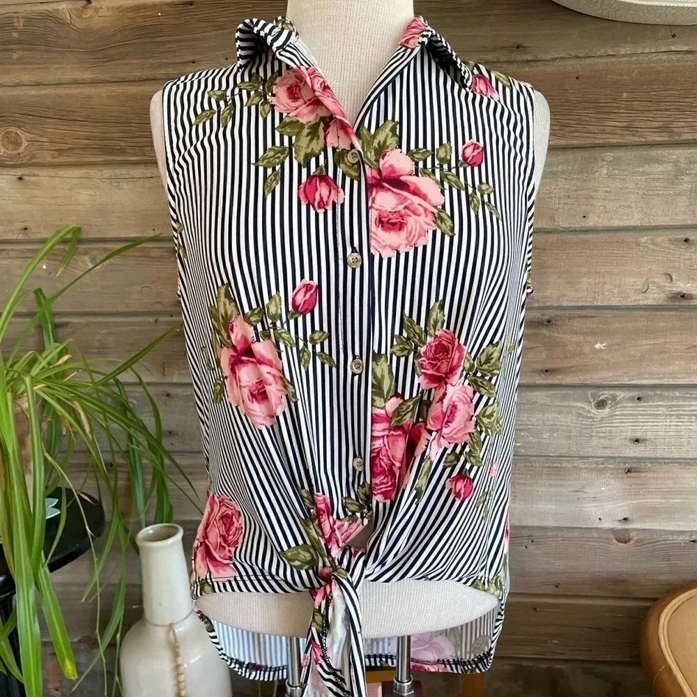 Polly & Esther Button Down Sleeveless Top EUC